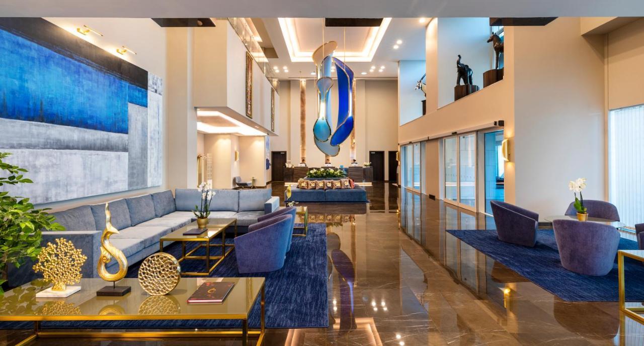 Centara West Bay Hotel & Residences 도하 외부 사진 The interior of the lounge