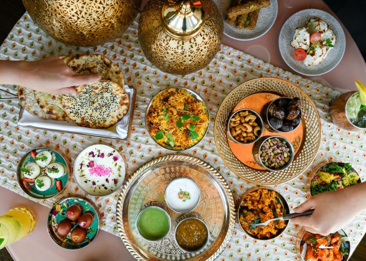Centara West Bay Hotel & Residences 도하 외부 사진 A vegetarian meal