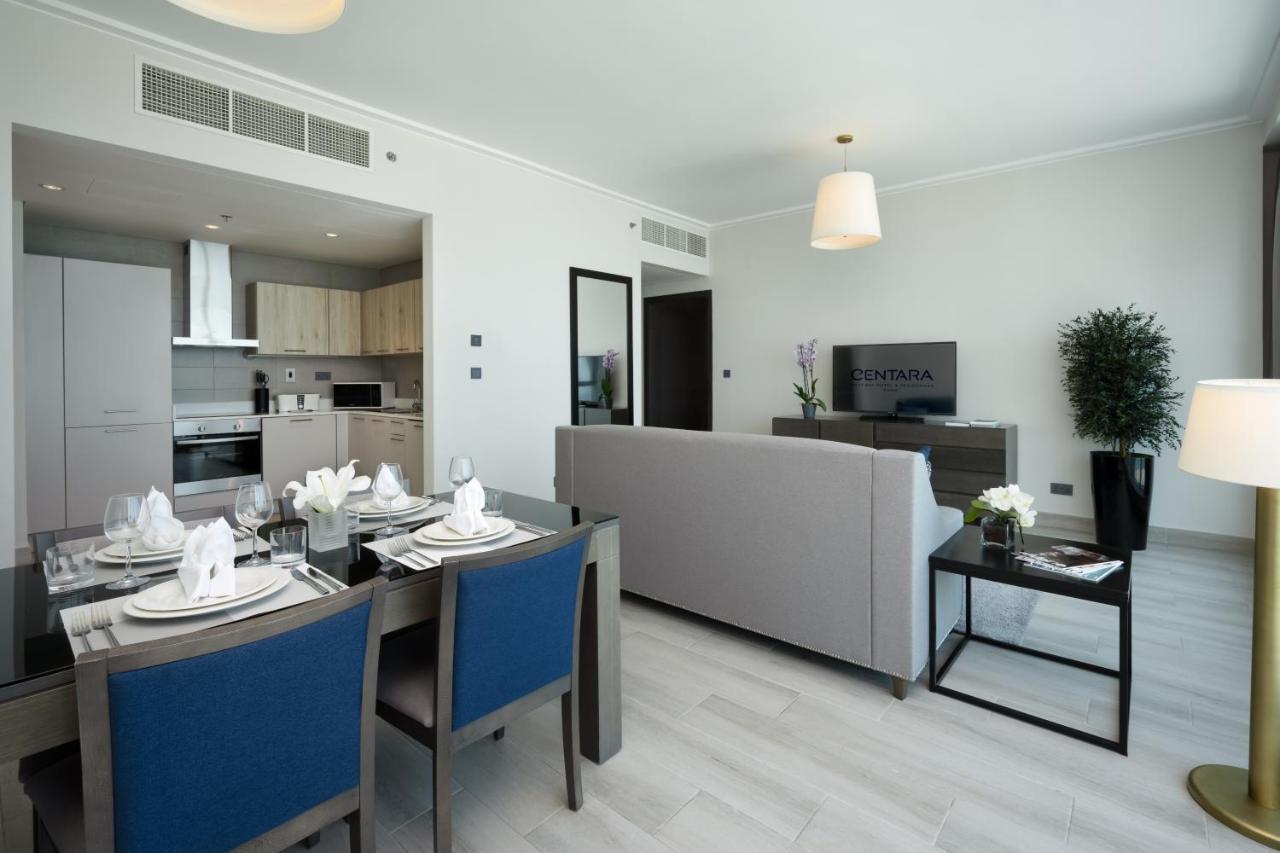 Centara West Bay Hotel & Residences 도하 외부 사진 A living room at the hotel