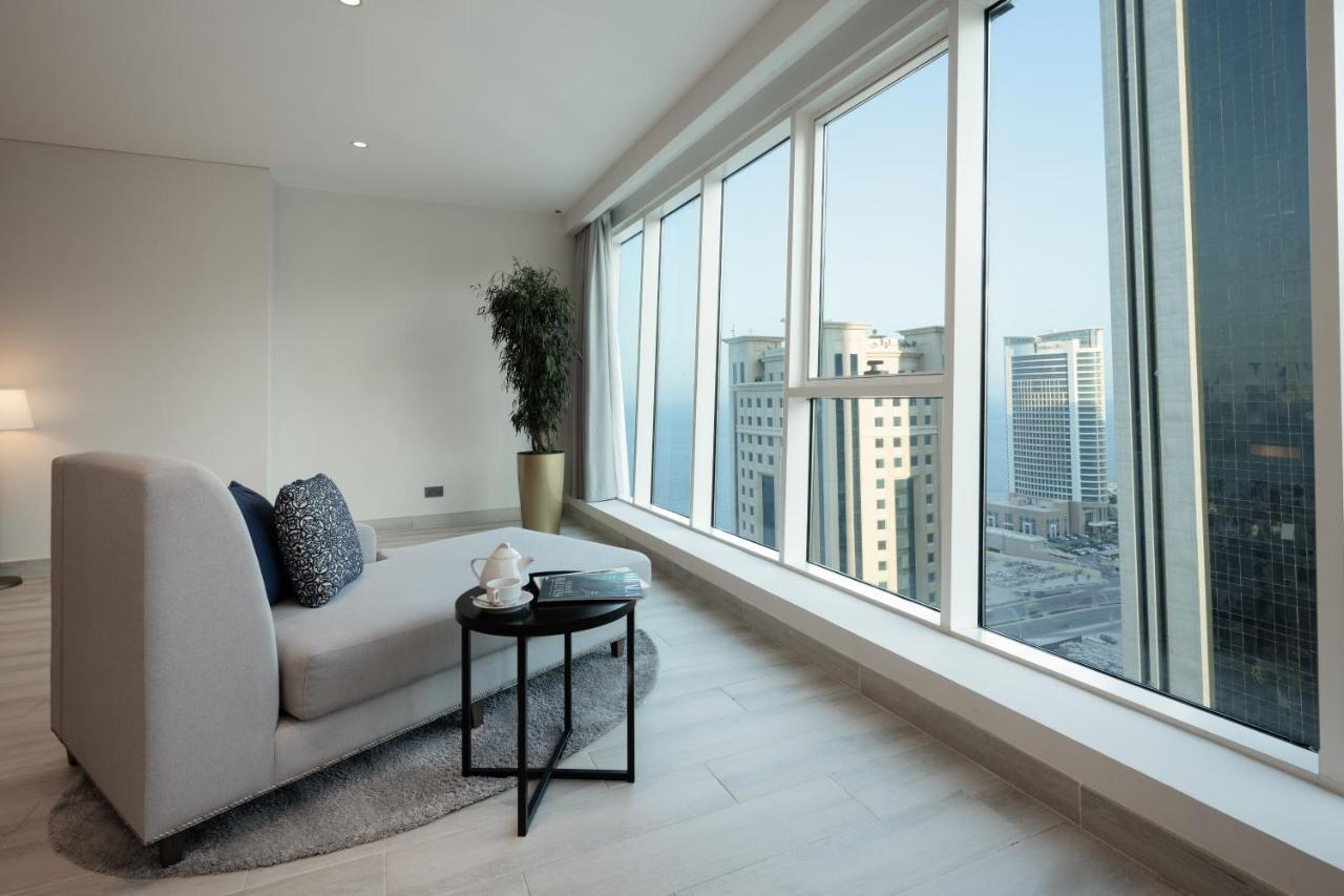 Centara West Bay Hotel & Residences 도하 외부 사진 A view from a residential apartment