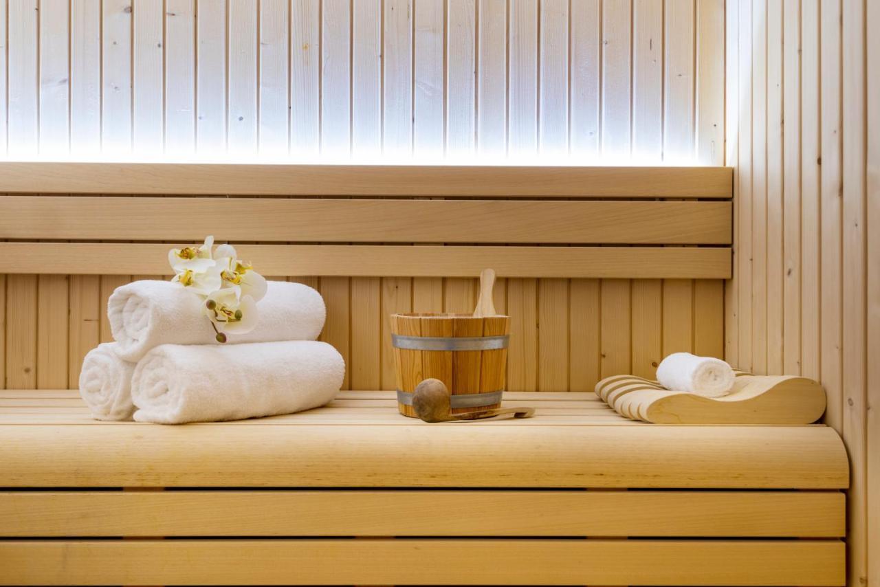 Centara West Bay Hotel & Residences 도하 외부 사진 Sauna accessories